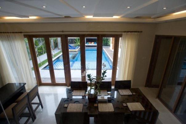 Villa Travis Seminyak  Exterior photo