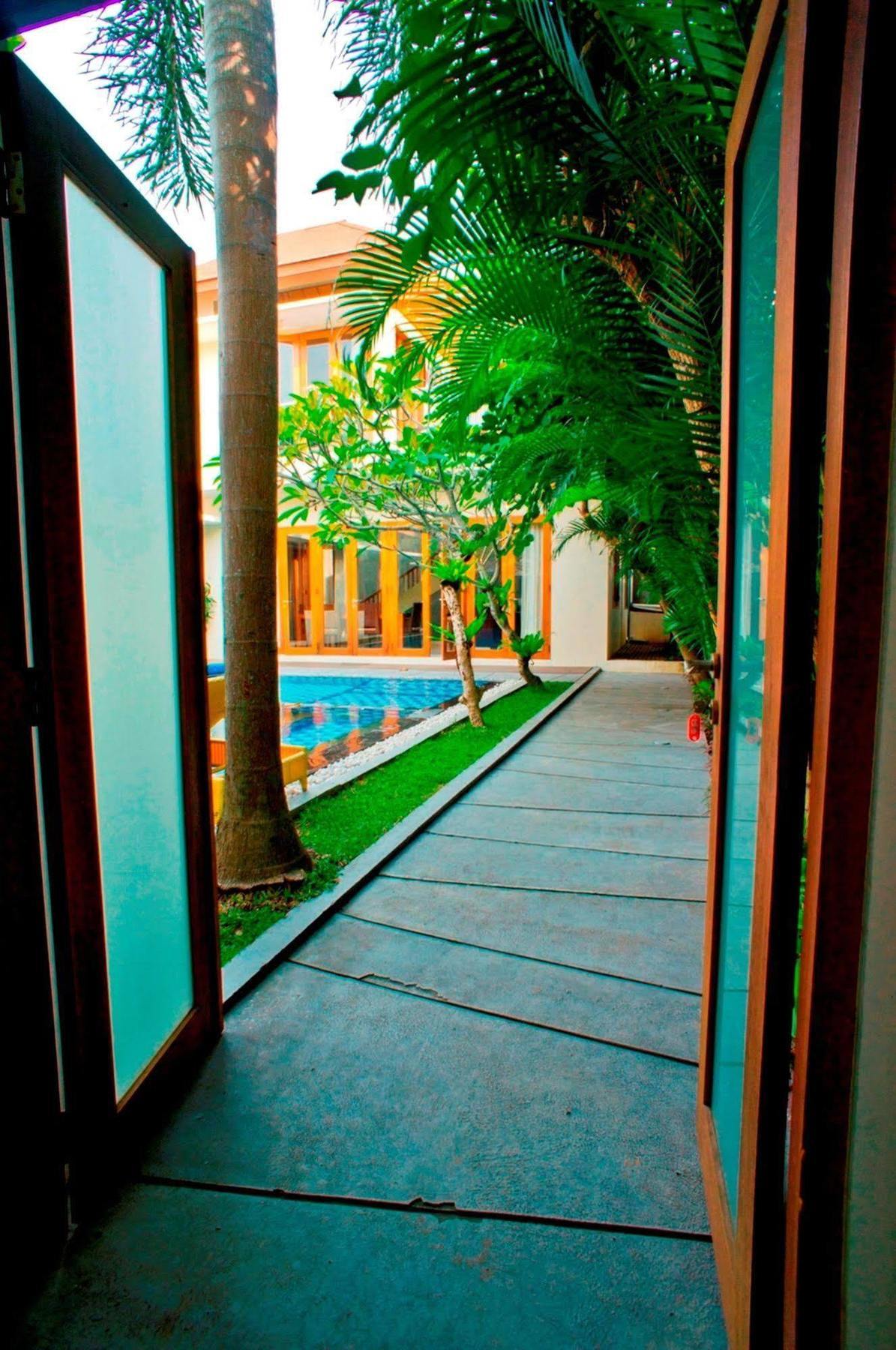 Villa Travis Seminyak  Exterior photo